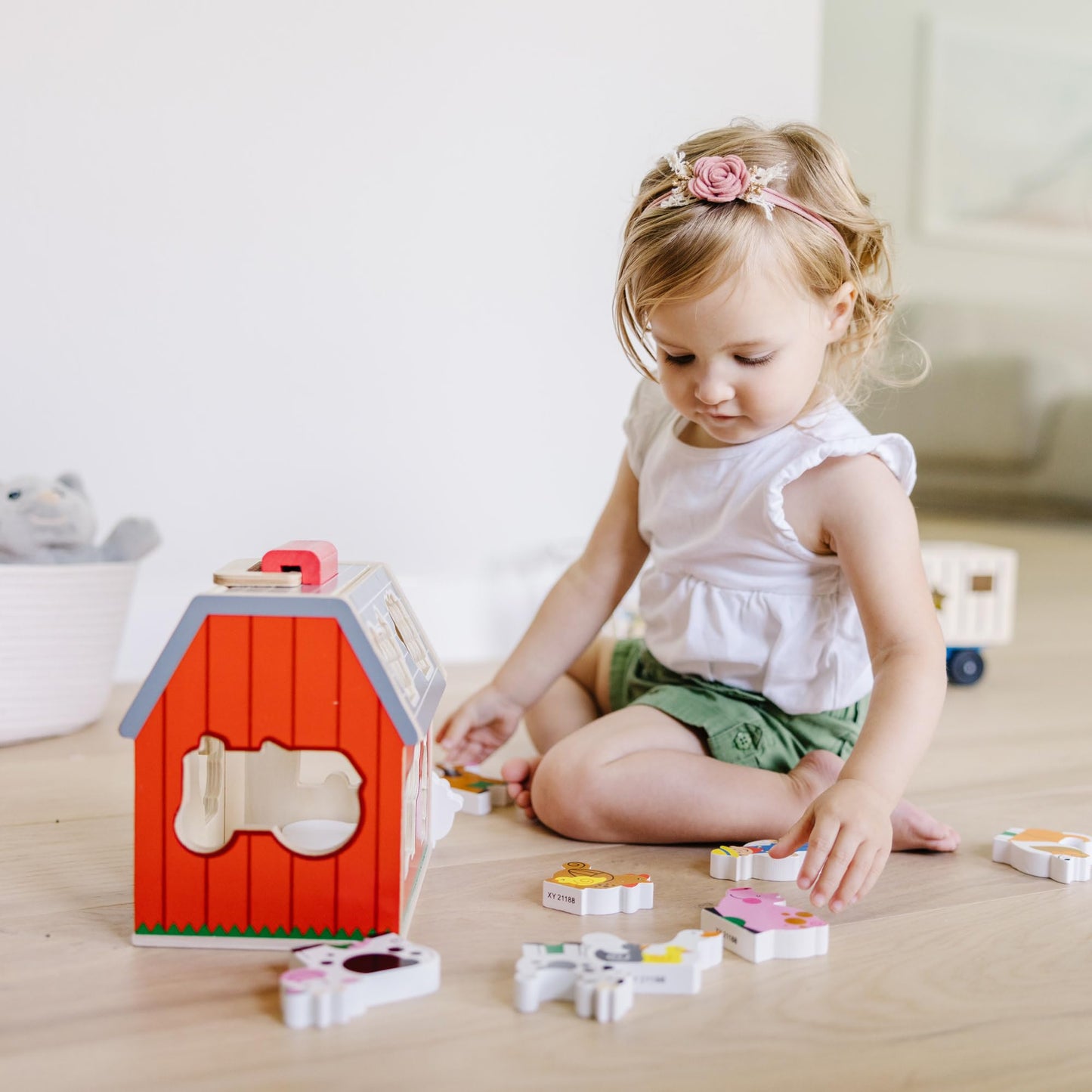 Melissa & Doug Take-Along Wooden Toy Barn, 11-Pc Portable Toddler Playset with Farm Animals & Pop-Up Roof, Preschool Learning Toys for Girls & Boys 2+