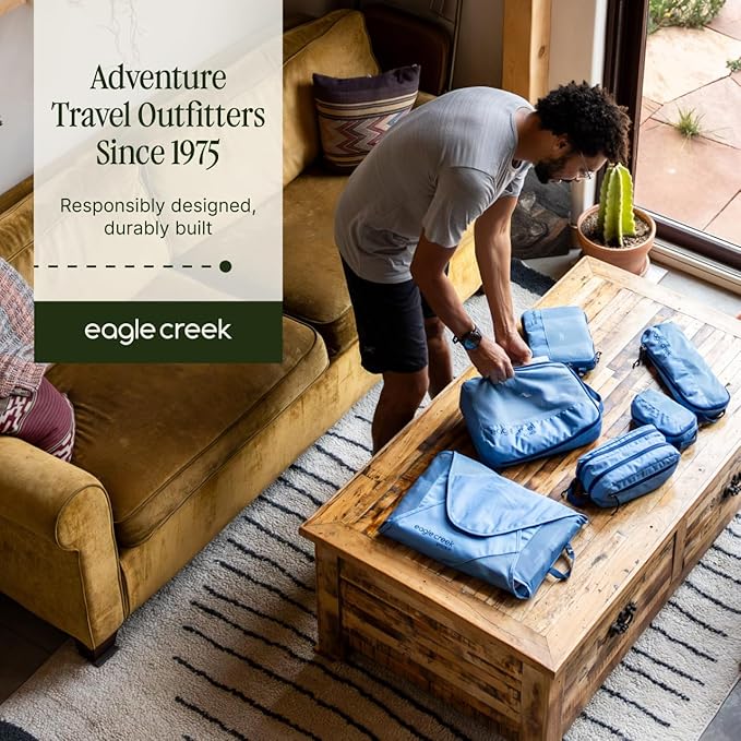 Eagle Creek Pack-It Reveal Garment Folder - Compression Wings - Maximize Luggage Space - Convenient Top Handle - Quick Drying Material - Large - Willow Green