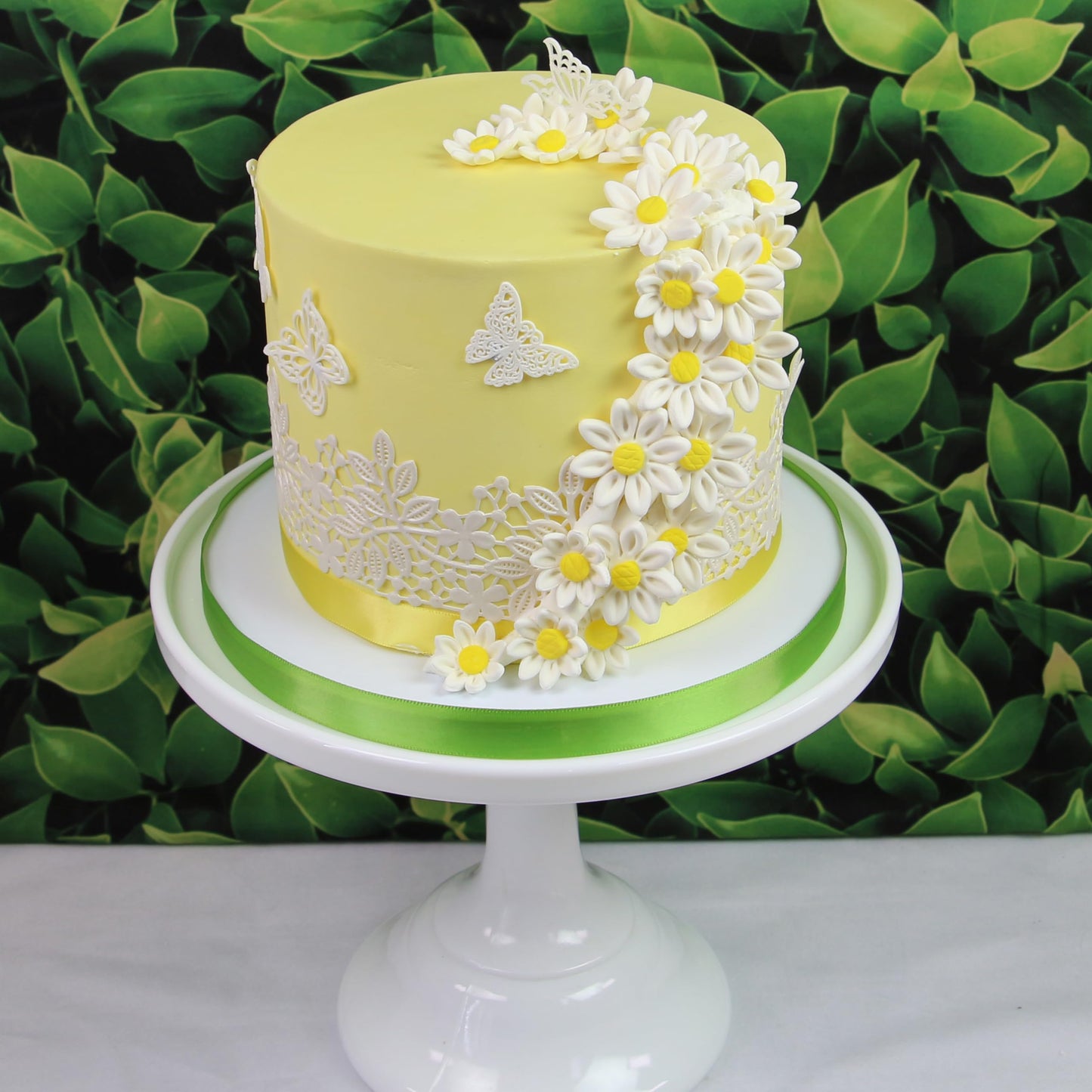 Edible Daisy Cake Decorations, 18 Count White and Yellow Sugar Flowers, Unwired 1 Inch, Daisy Cupcake Toppers, Edible Flowers Cake Decorations by Chef Alan Tetreault, Global Sugar Art
