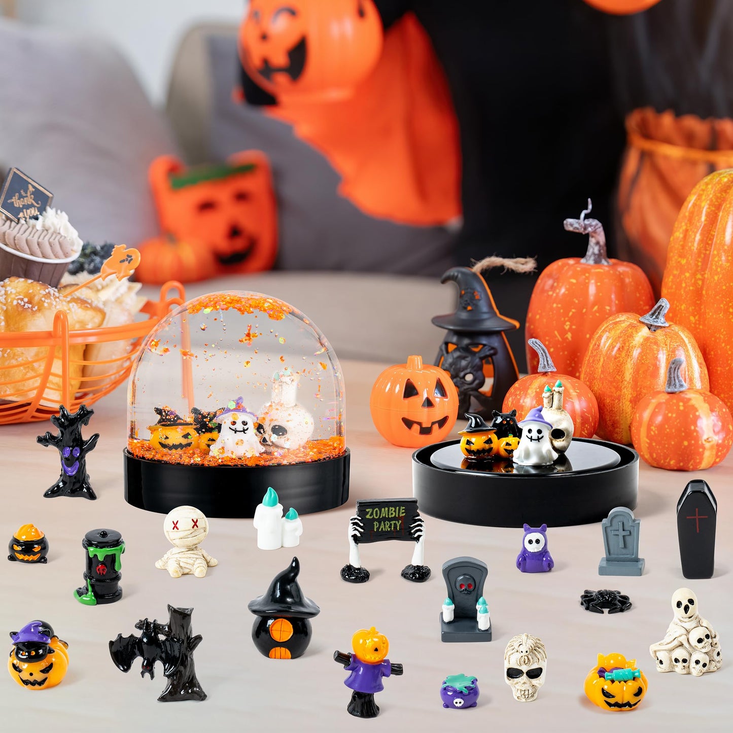 HoniedPepperino Halloween Snow Globe Craft Kit, 44Pcs DIY Pumpkin Water Globes Making Kits with Accessories, Make Your Own Halloween Cross Snow Globes Grave Ghost Party Favor Decor for Kids Boys Girls