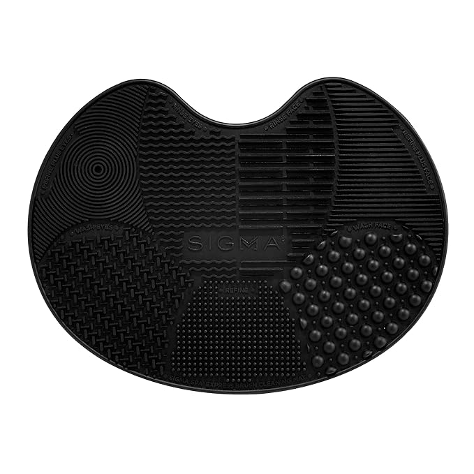 Sigma Beauty Makeup Brush Cleaner Mat â Sigma Spa Express Silicone Makeup Brush Cleaning Mat with Suction Cups for Cleaning Makeup Brushes, Compact Design Fit for Any Travel Makeup Kit (Black)