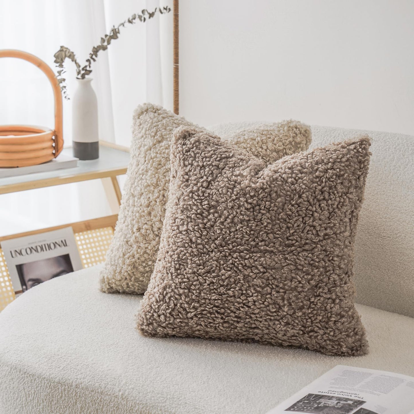 Foindtower 2 Pieces 22x22 Inch Khaki, Faux Fur Throw Pillow Cover Accent Sherpa Pillow Fuzzy Soft Pillowcases Sheepskin Decorative Fleece Cushion Case for Bed Couch Living Room