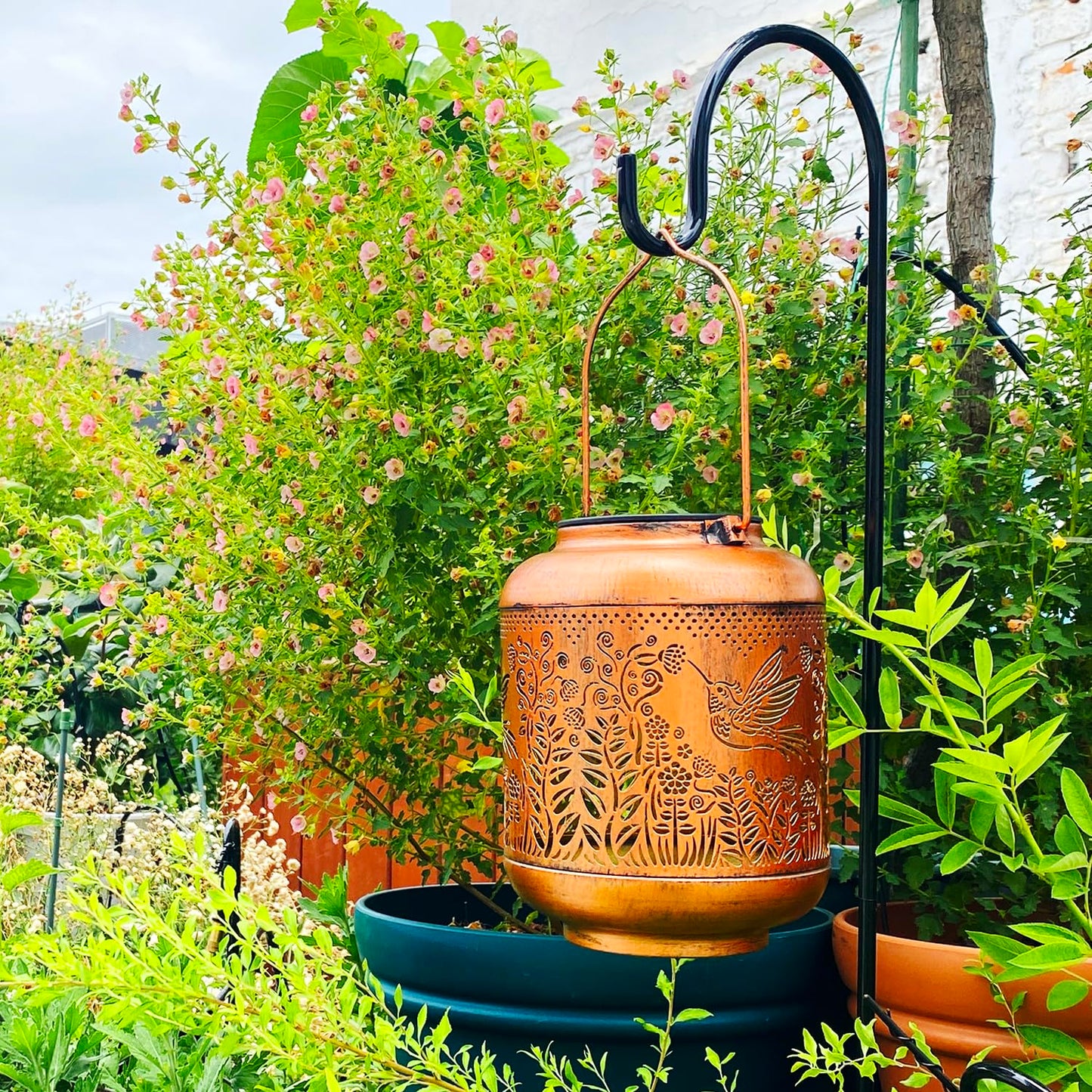 Hummingbird Solar Lanterns Outdoor Waterproof Hanging Solar Lights Hummingbird Gifts for Women Men Metal Bird Decorative LED Lanterns for Yard, Patio, Lawn, Tabletop, Pathway, Landscape, Garden Decor